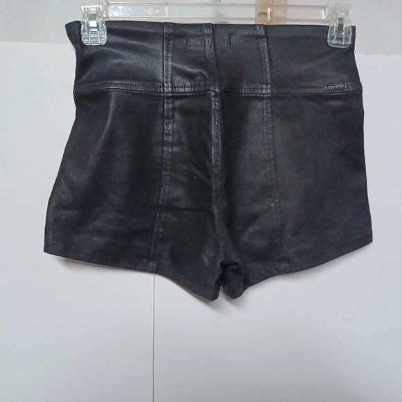 Guess High Rise Stretch Sexy Shorts Size 26 Coated Black / Vegan Leather - Picture 2 of 6